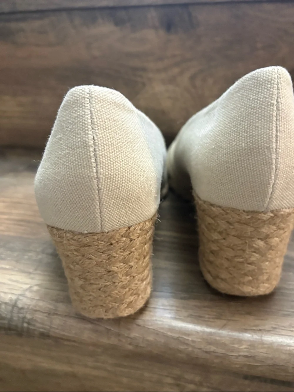 Adrienne Vittadini beige canvas